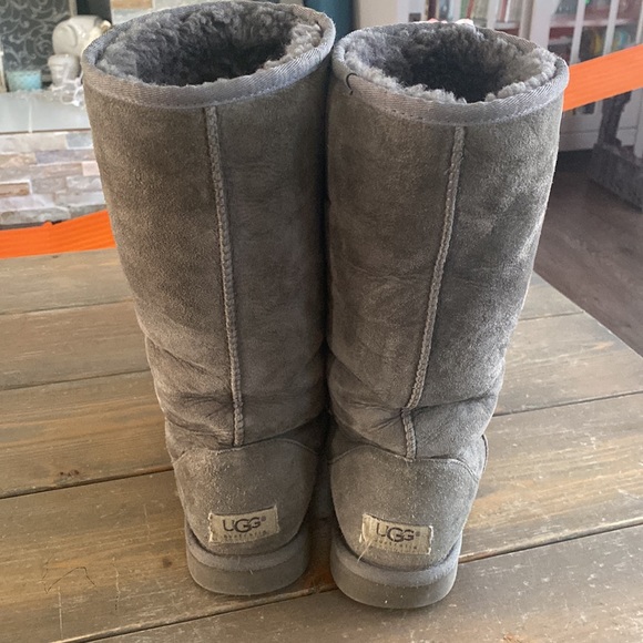 UGG Classic Tall ll - Picture 4 of 5